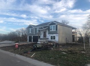 831 Cindy Ln, Raymore, MO 64083