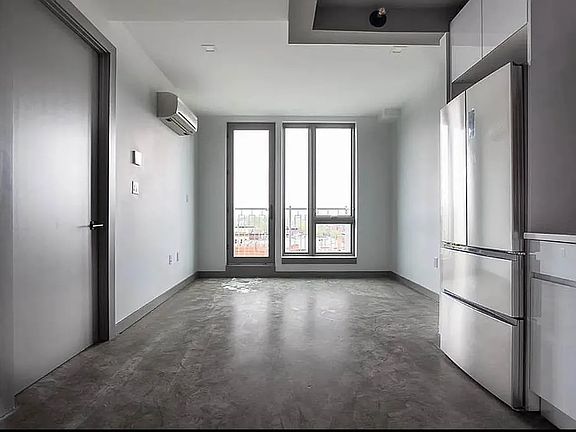 4th image of 410 Tompkins Ave #6F