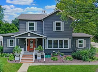 802 S Mercer Ave, Bloomington, IL 61701