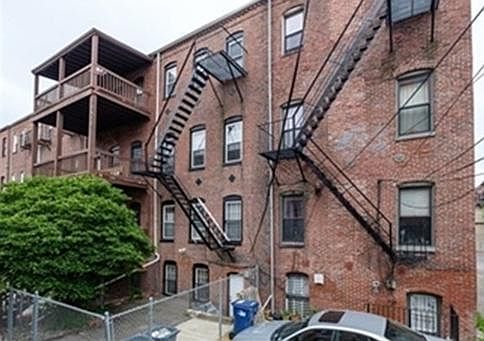Building Photo 3