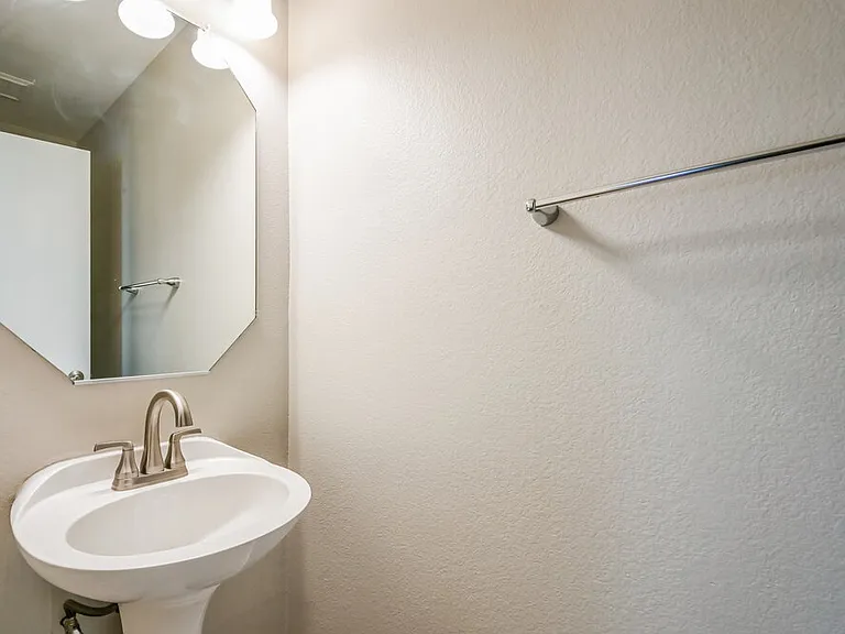 1036 W Olive Ave — Photo 16