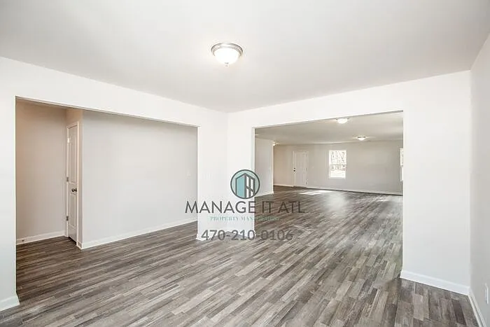 750 Shallowford Rd — Photo 8
