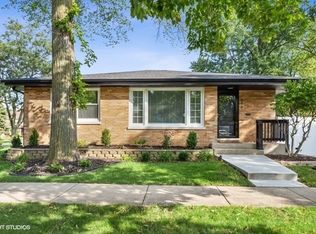 979 S Saylor Ave, Elmhurst, IL