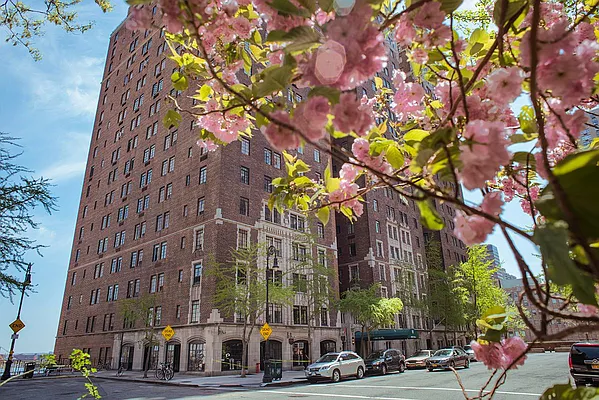 Rented by Keller Williams NYC | media 18