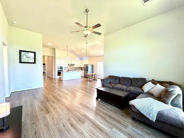 307 Twin Lakes Blvd W — Photo 9