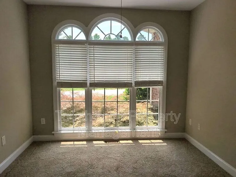 204 Limerick Dr — Photo 12