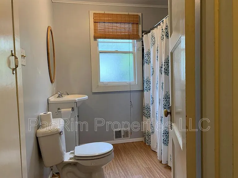 1303 H St #1 — Photo 11