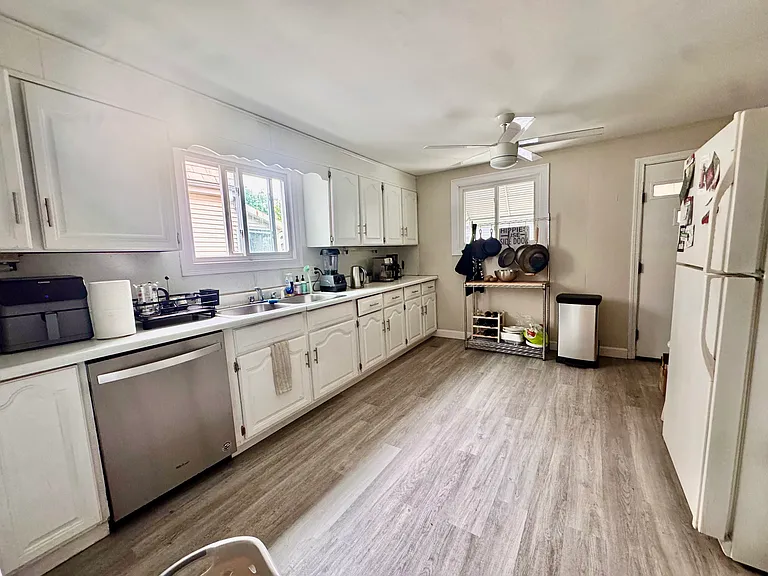 36 Simpson Ave #2 — Photo 5