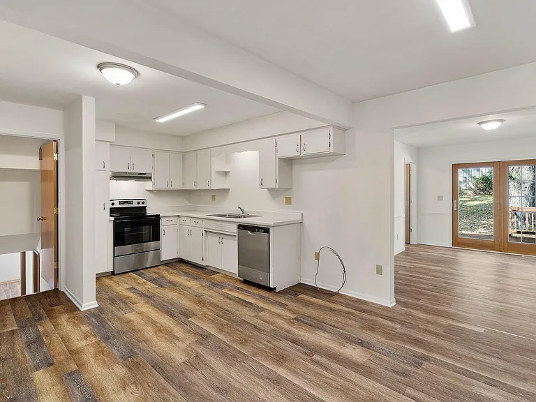 2107 Garden Dr — Photo 6