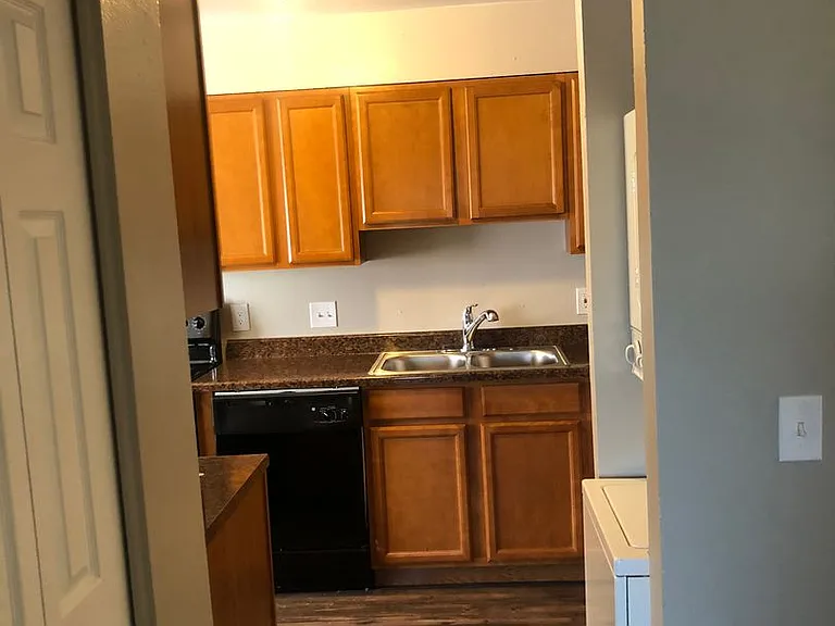 Top Unit Available! 2 Bed 1 Bath Condo — Photo 7
