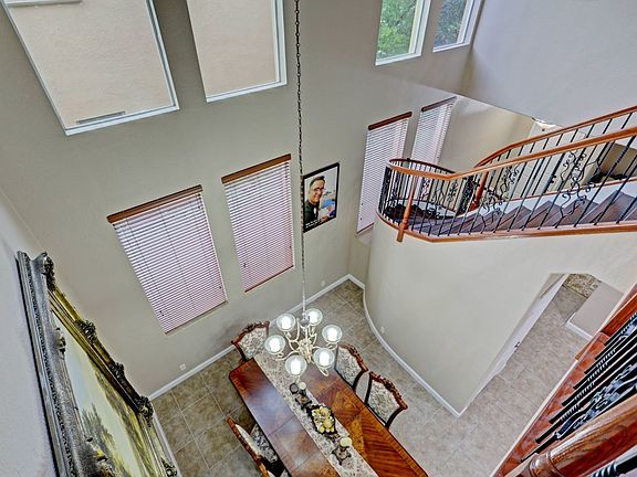 4th image of 748 Cresta Cir