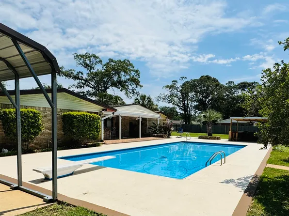 340 Adams Dr, Crestview, FL 32536