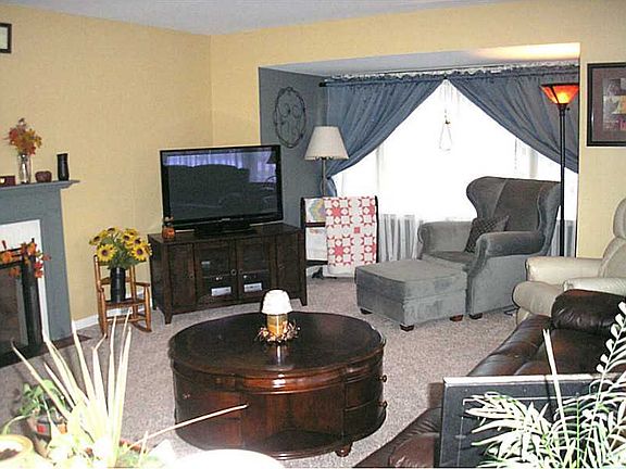 3rd image of 285 Tanglewood Dr