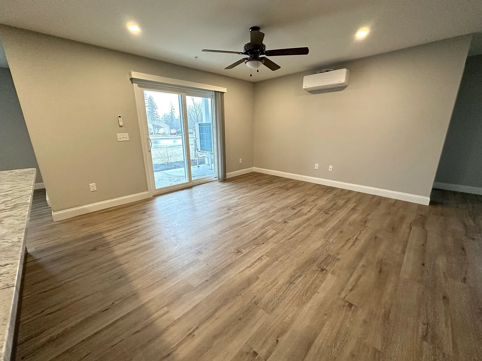 2 - 4 Diane Way - 103 — Photo 4