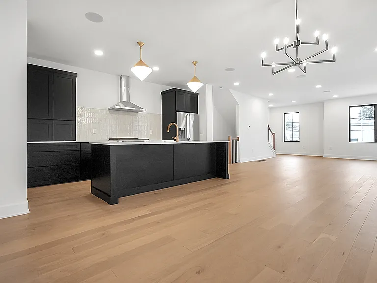 1242 Oxley Rd — Photo 35