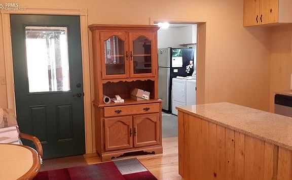 5th image of 520 N Elm St