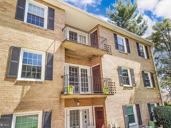 3rd image of 3991 Lyndhurst Dr APT 204