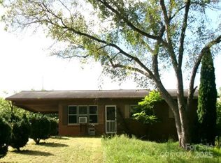 809 Pitts St, Morganton, NC 28655