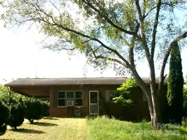 809 Pitts St, Morganton, NC 28655