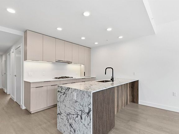 3rd image of 3590 W 39th Ave #304