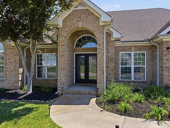 2nd image of 135 Wynchase Dr