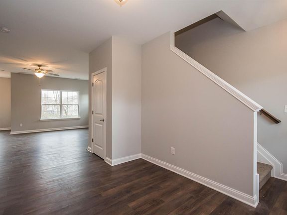 3rd image of 437 White Oak Trce