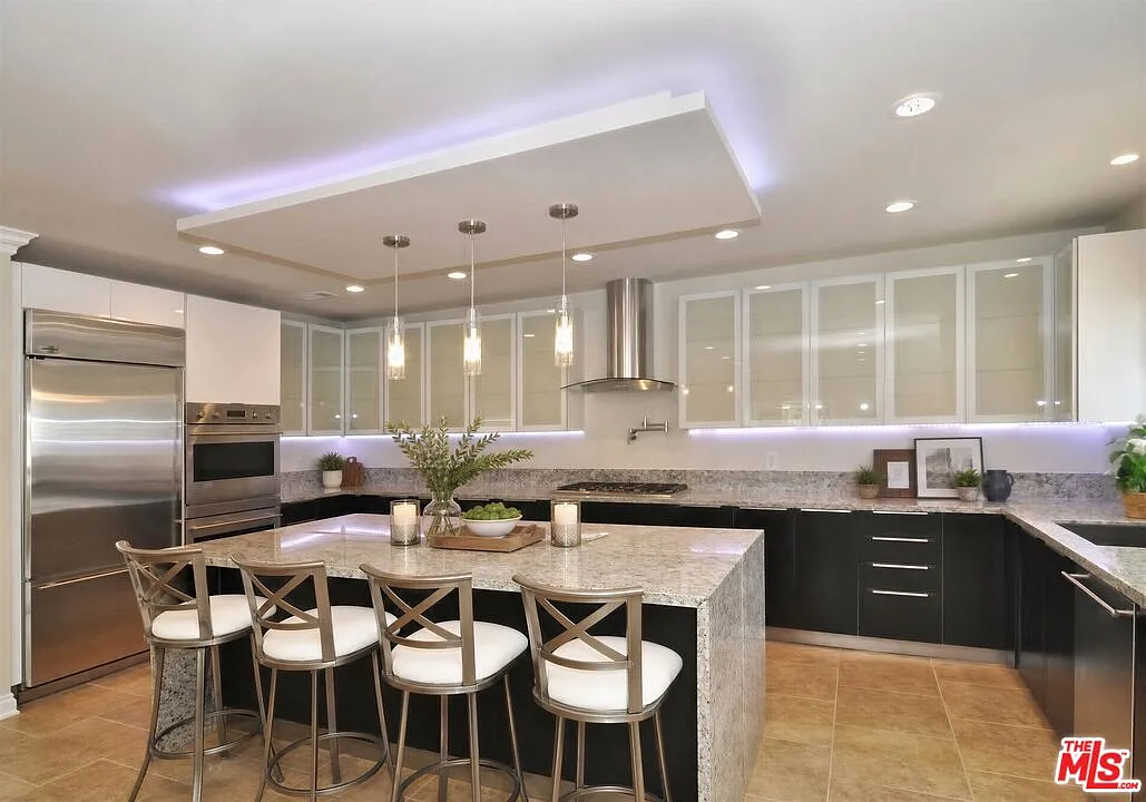 3 bed, 2.5 bath, 1990 sqft, $3,995 — Photo 3