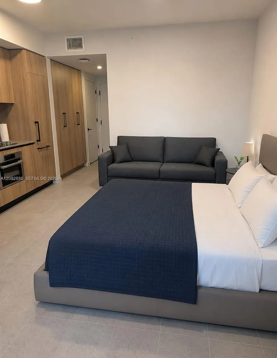Studio, 1.0 bath, 359 sqft, $2,650 — Photo 4