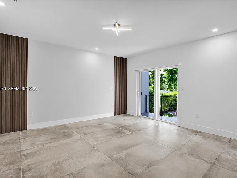3431 SW 16th Ter #1 — Photo 12