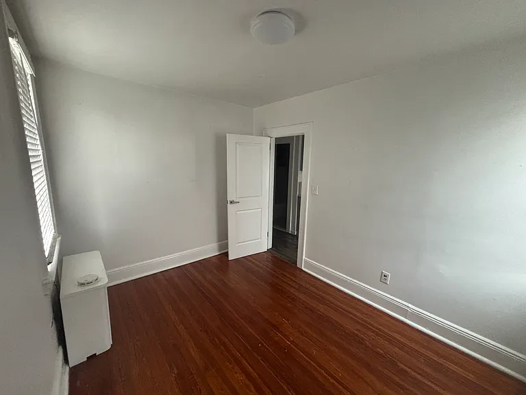 807-809 Schuyler Ave #1R — Photo 7