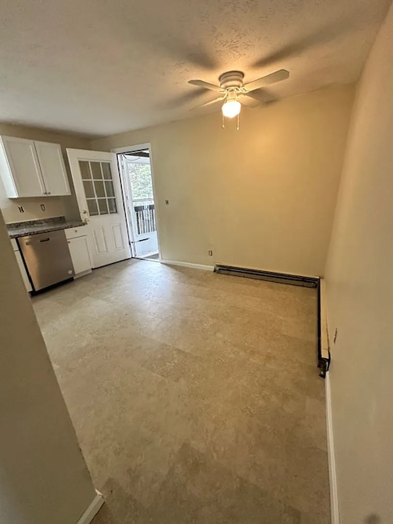 Two Bedroom with heat & hot water included — Photo 4