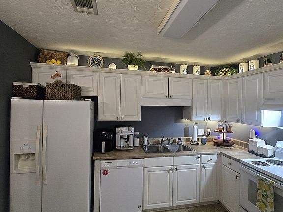 5th image of 803 Greenwood Dr