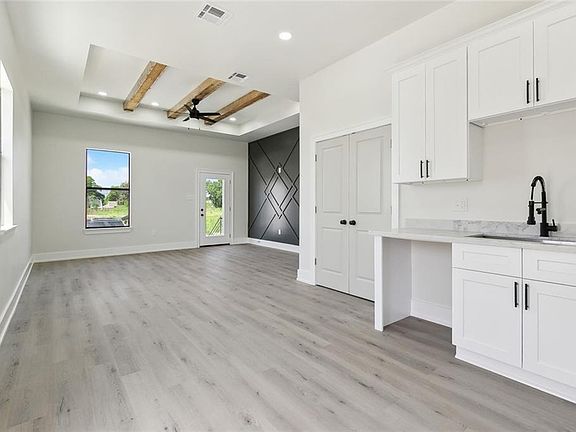 5th image of 2121-23 Octavia Dr