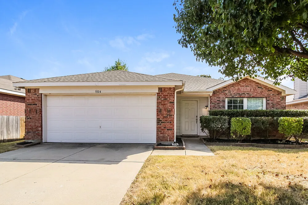 3 bed, 2.0 bath, 1802 sqft, $2,045 — Photo 1
