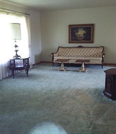 3rd image of 2009 Chestnut Hill Dr