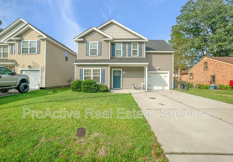2104 Miller Ave — Photo 1