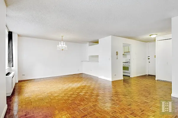 Rented by Halstead Real Estate | media 6