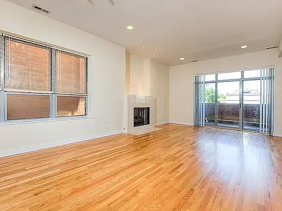 2417 W Erie St #201 — Photo 4