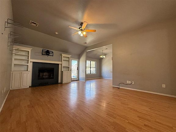 3rd image of 900 Harrison St