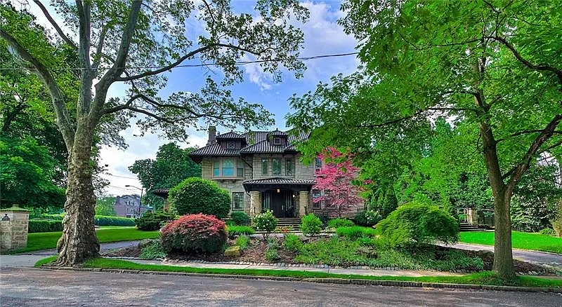 5876 Solway St photo 1