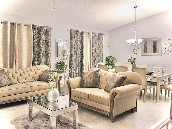 2nd image of 2920 Pineridge Cir