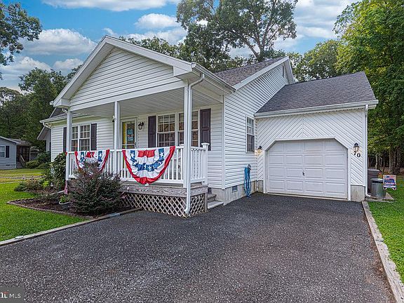 4th image of 70 Camelot Cir