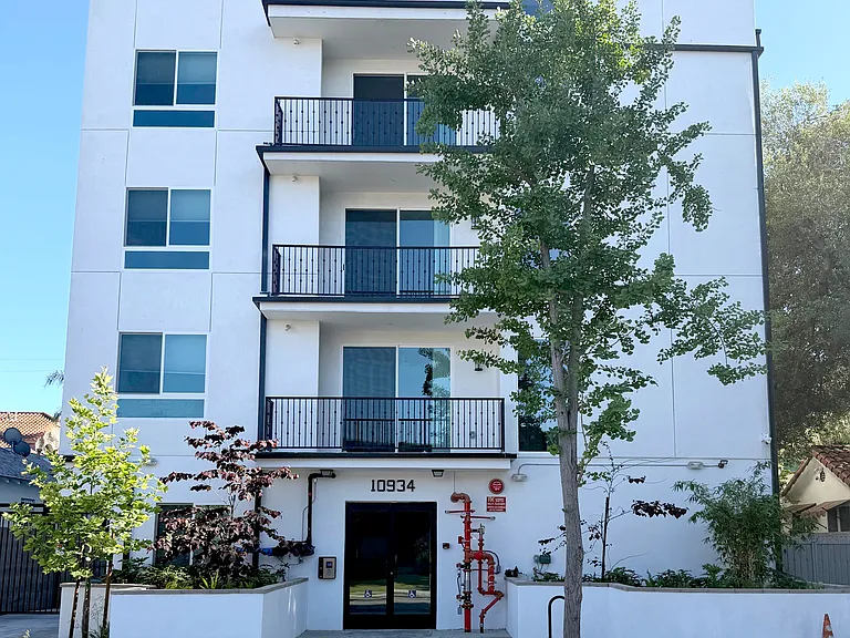10934 Peach Grove St #202 — Photo 22
