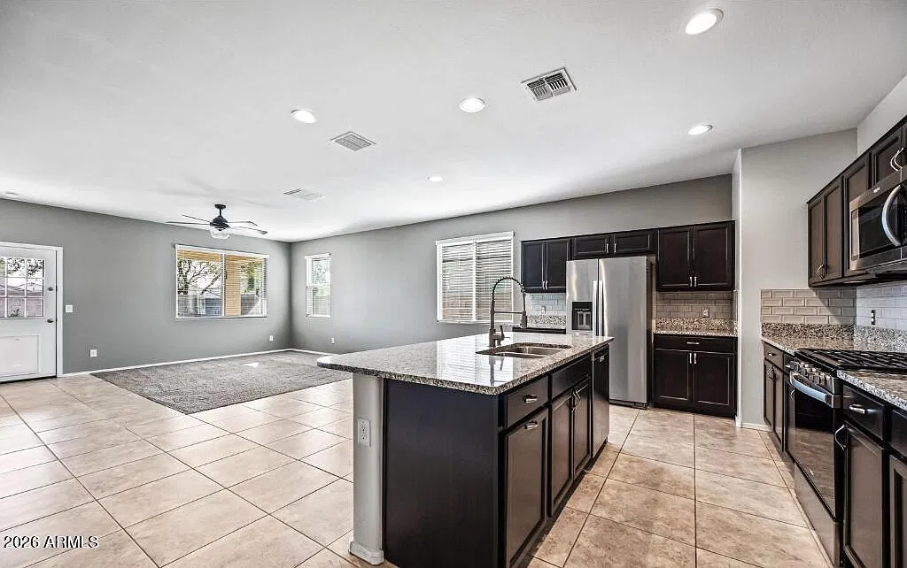 4 bed, 2.0 bath, 1712 sqft, $1,800 — Photo 3