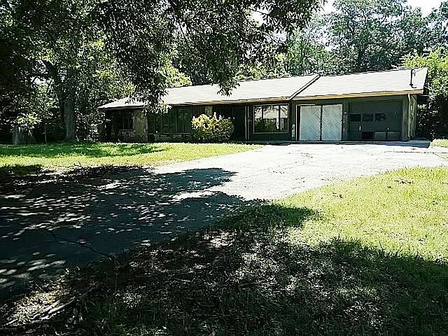 1st image of 408 Black Oak Dr