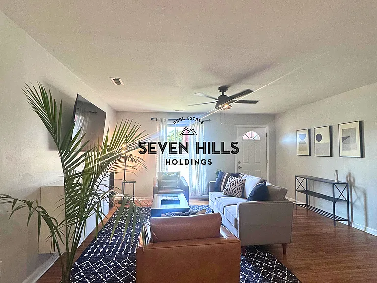 1020 Kinney St — Photo 4