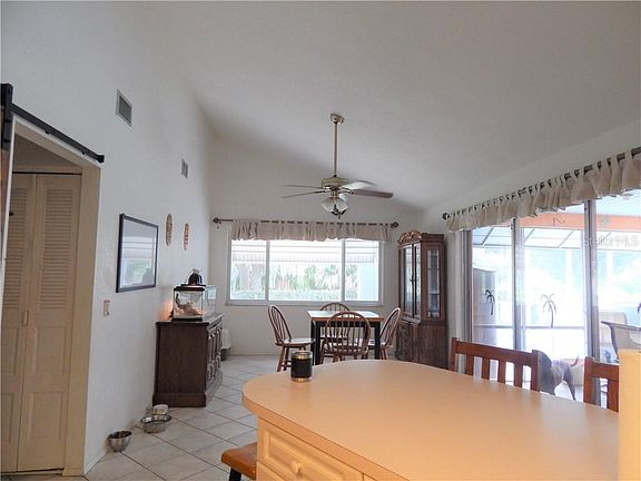 3rd image of 3548 Beacon Dr