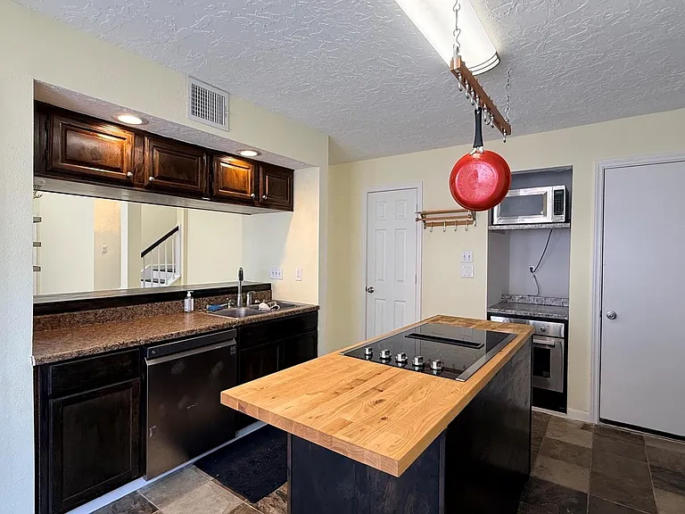 1208 Normans Woods St — Photo 8