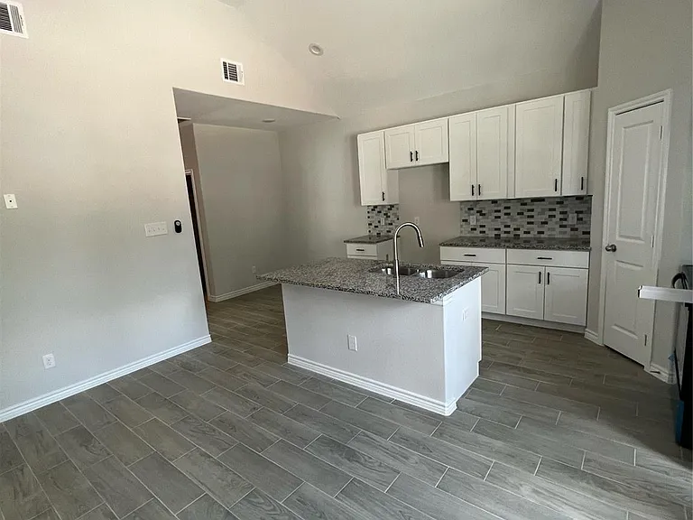 230 Northlawn — Photo 33