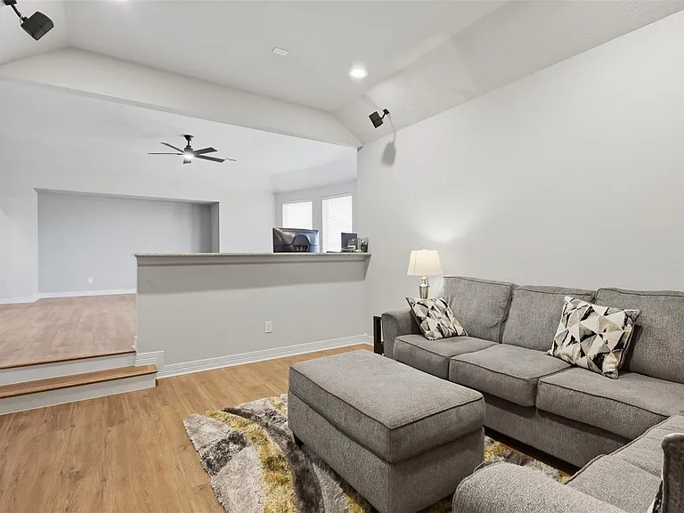 18800 N Bee Cave Springs Cir — Photo 31